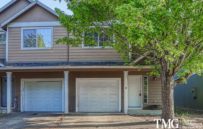 Charming 3 bed, 2.5 bath townhome!