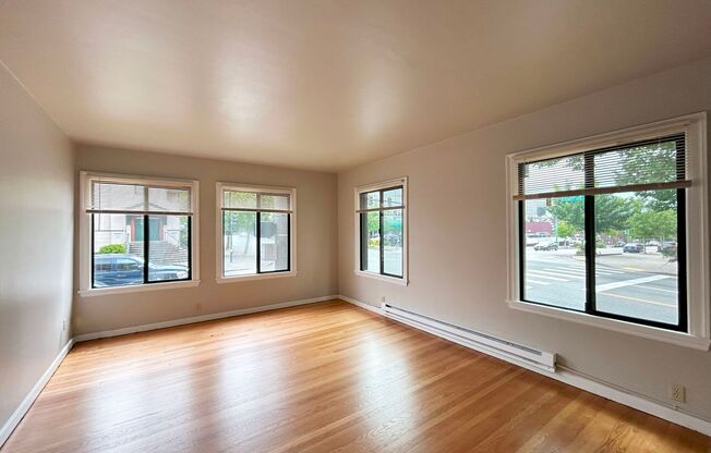 1 bed, 1 bath, 695 sqft, $1,525, Unit Windsor - 17