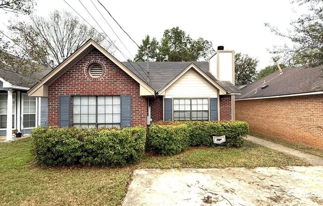 ** Great 3 bed 2 bath ** Perry Hill Road! Call 334-366-9198 to schedule a self tour