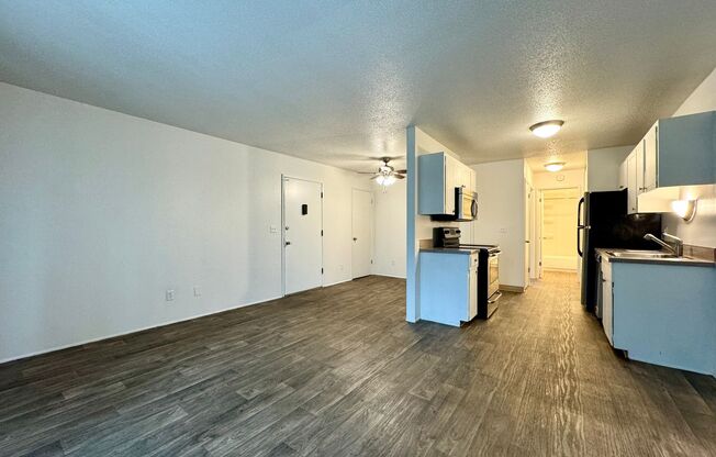 1 bed, 1 bath, 650 sqft, $1,299, Unit 28
