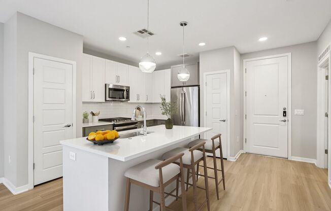 1 bed, 1 bath, 739 sqft, $1,625, Unit 129