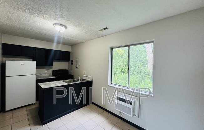 828 WHITETHORNE AVE