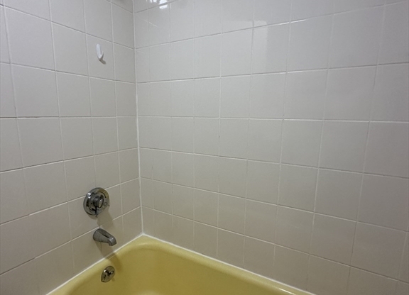 2 beds, 1 bath, 800 sqft, $2,995, Unit 26
