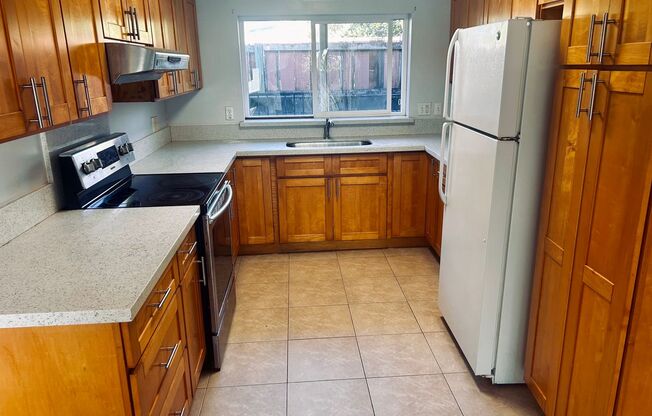 Large 1 bedroom Cottage with full sized kitchen in Kailua