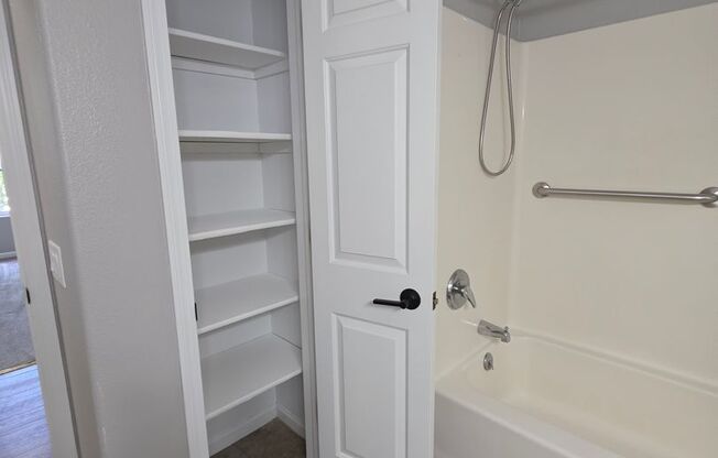 1 bed, 1 bath, 869 sqft, $1,465, Unit 1602-103