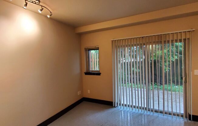 Studio, 1 bath, 429 sqft, $1,325, Unit 960-102