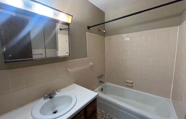 1 bed, 1 bath, 970 sqft, $970, Unit 310