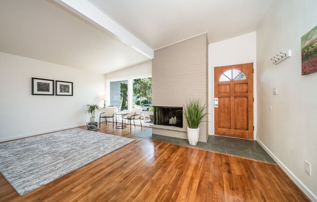 Newly Remodeled 3 Bed 1 Bath Rambler in Bellevue