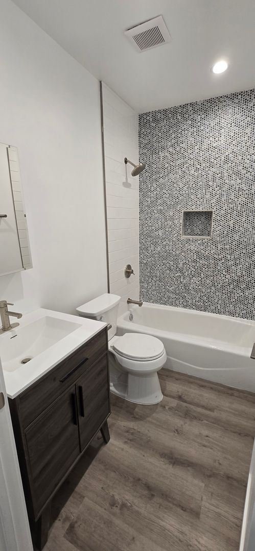 Studio, 1 bath, 310 sqft, $1,595, Unit 8