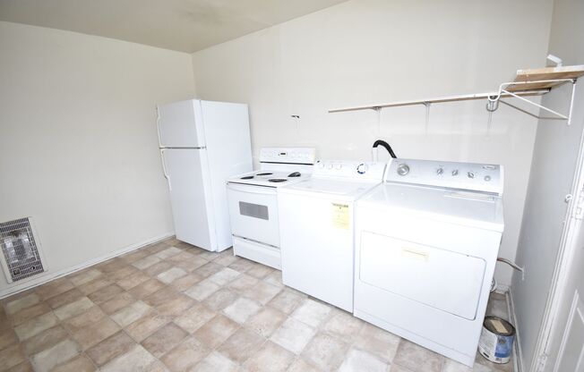 2 beds, 1 bath, $825