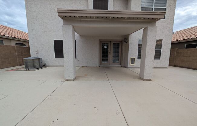 4 beds, 2.5 baths, $2,400