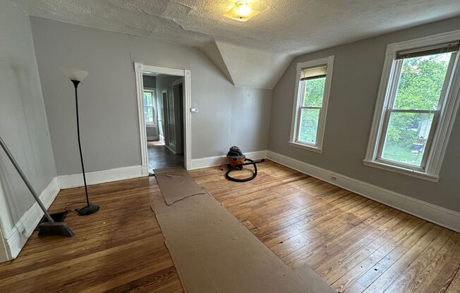 209 Gold NW - Apt 2 - Upper Unit – Great West Side Location!