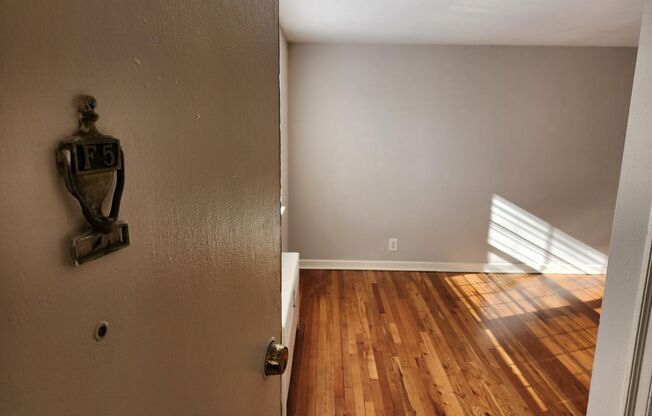 2 beds, 1 bath, 897 sqft, $2,275, Unit F-05