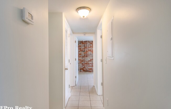 3 beds, 1 bath, 816 sqft, $1,099, Unit 2