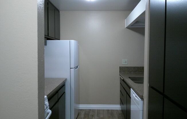 3 beds, 2 baths, 1,225 sqft, $3,300, Unit 48-21G