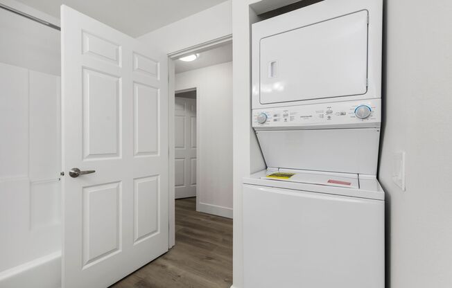 2 beds, 1 bath, 950 sqft, $1,925, Unit UNIT 2B