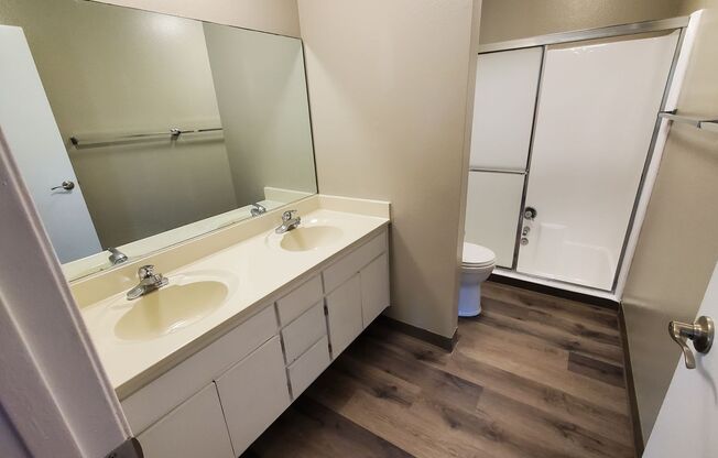 2 beds, 1 bath, 980 sqft, $2,500, Unit 014