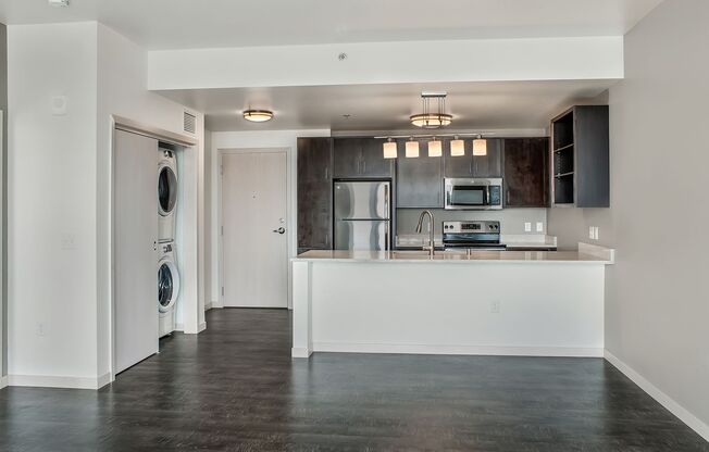 1 bed, 1 bath, 713 sqft, $1,985, Unit 1013