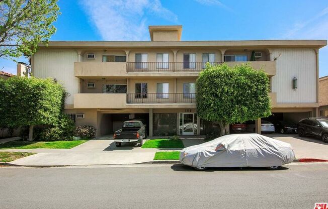 South Oakhurst Luxury Investments LLC