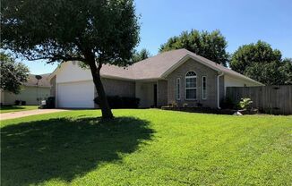 3 bedroom 2 bath in Fayetteville