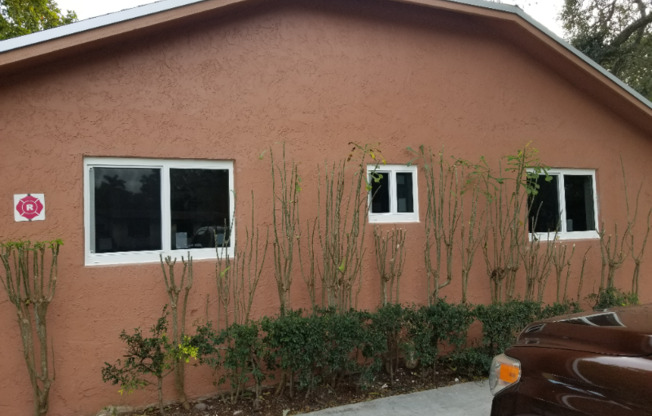 830 SW 28 ST