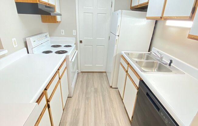 2 beds, 2 baths, 1,055 sqft, $1,250, Unit 1402