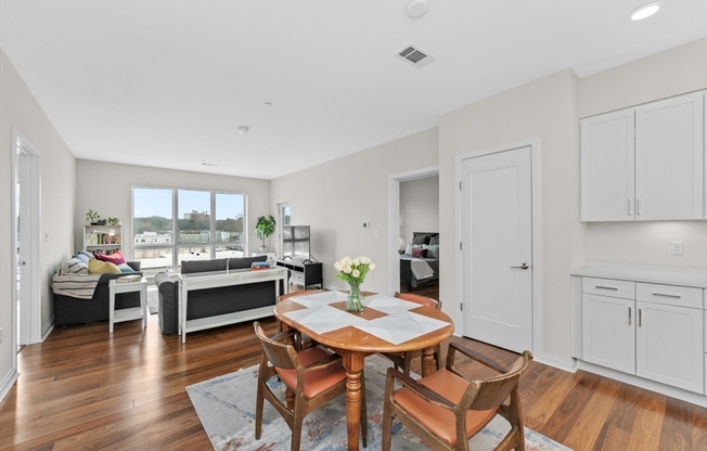 2 beds, 2 baths, 1,194 sqft, $4,000, Unit 417