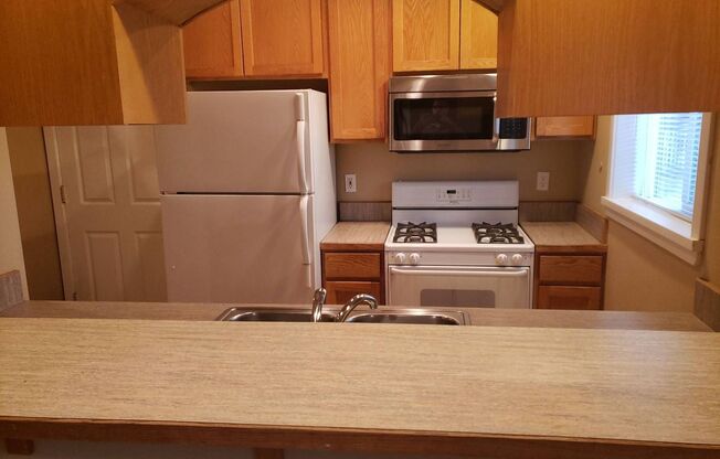 2 beds, 1 bath, $2,395