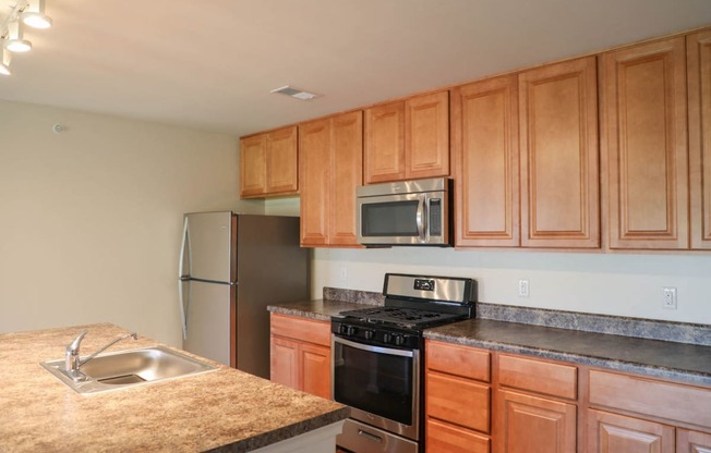 Fully Equipped Kitchen at St. Charles at Olde Court Apartments, Pikesville