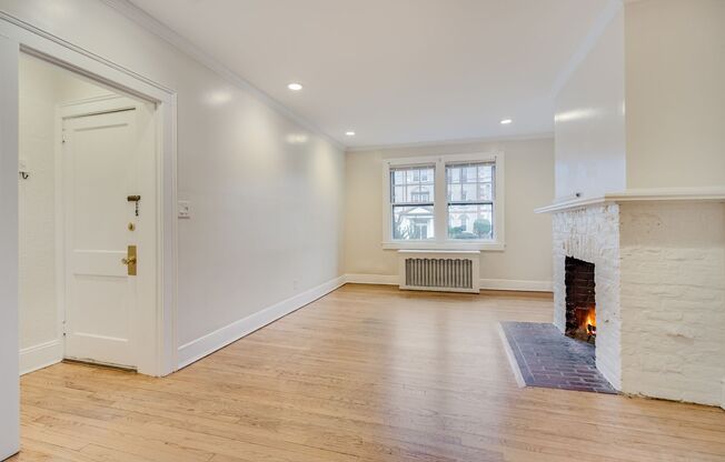 1 bed, 1 bath, 1,000 sqft, $1,800, Unit 11-303