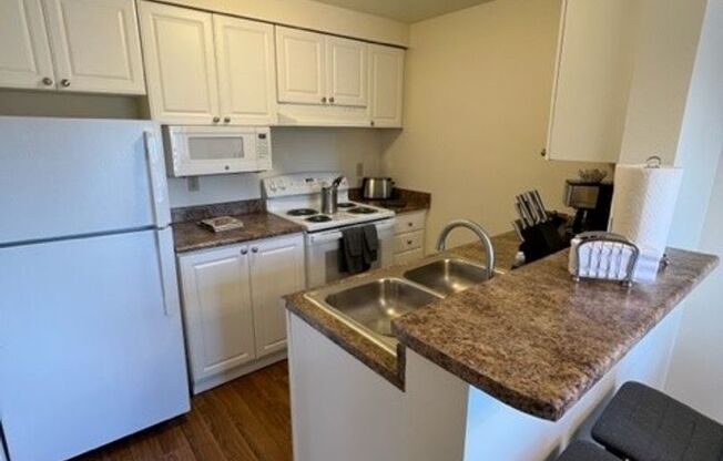 1 bed, 1 bath, 800 sqft, $1,555, Unit 623