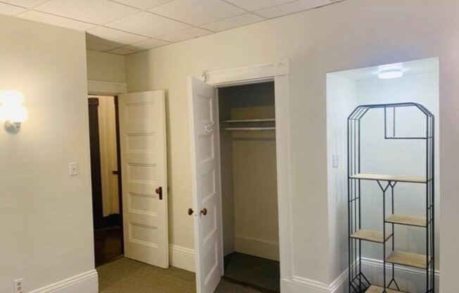 1 bed, 1 bath, 650 sqft, $2,100, Unit 2R