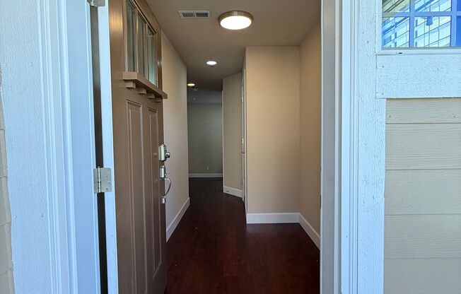 New! 3BD/2.5BTH Modern Townhouse in Greekbrooke II community for Lease!