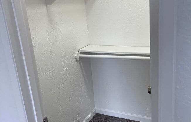 2 beds, 1 bath, 700 sqft, $2,495, Unit 75-69