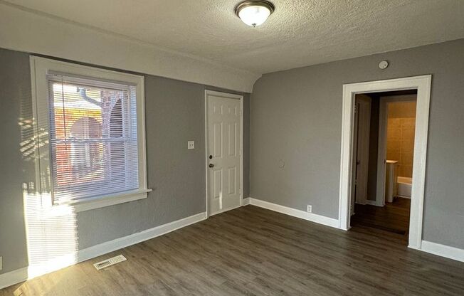 2 beds, 1 bath, $1,100