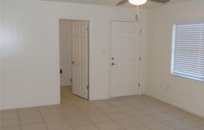 2 beds, 1 bath, 900 sqft, $1,250, Unit Unit B