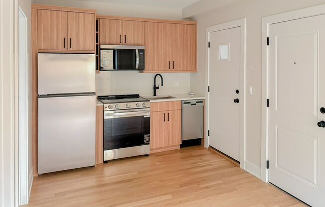 Studio, 1 bath, 325 sqft, $1,975, Unit 2237.5-1E