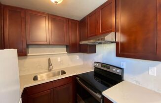 2 beds, 1 bath, $2,600, Unit 5