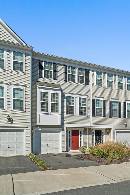8292 HERITAGE XING CT