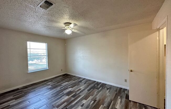 2 beds, 1 bath, 838 sqft, $850