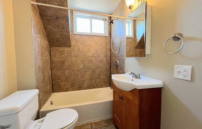 2 beds, 1 bath, $1,495, Unit 5
