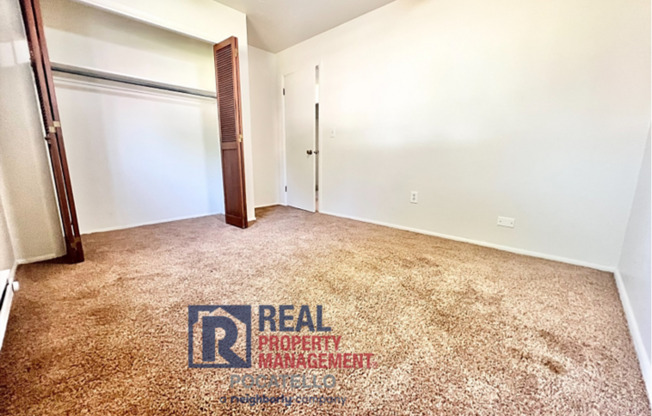 2 beds, 1 bath, 1,001 sqft, $1,000