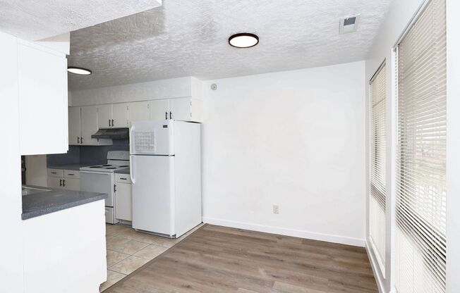1 bed, 1 bath, 720 sqft, $1,095, Unit UNIT 12