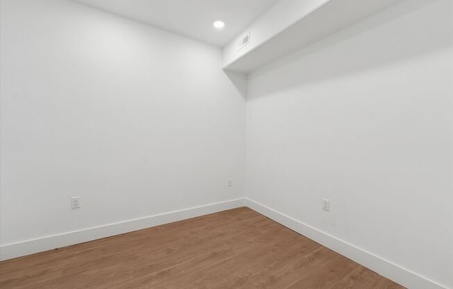 1 bed, 2 baths, 800 sqft, $1,313, Unit B