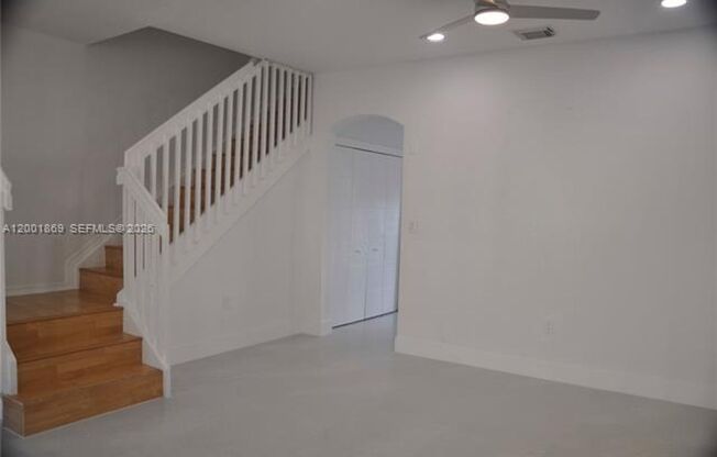 8261 NW 107th Ct th 5-10 DORAL, FL 33178