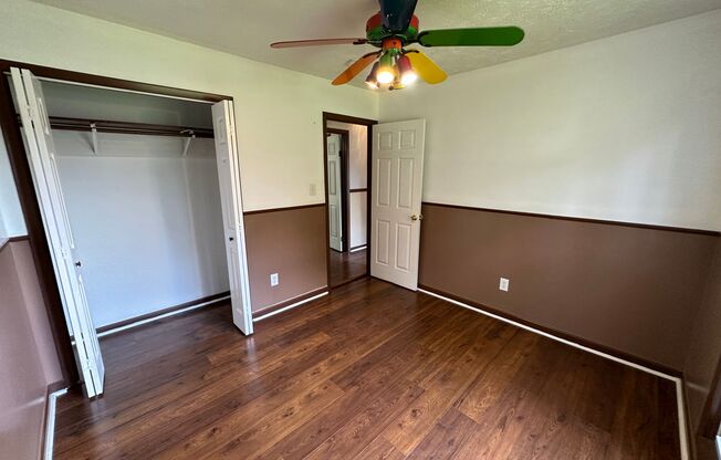 3 beds, 2 baths, $1,300