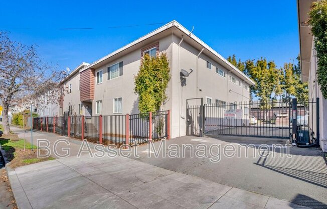 2223 Bonar Street