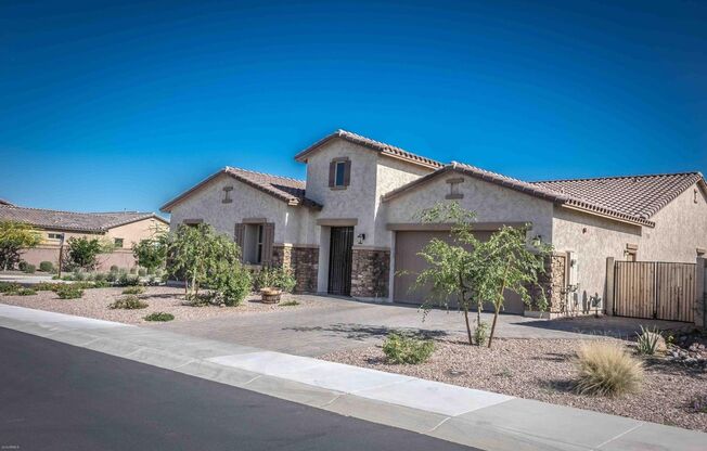 Gorgeous 4 Bed + den Single Level Home in gated community in North Peoria with RV Gate / BBQ!!
