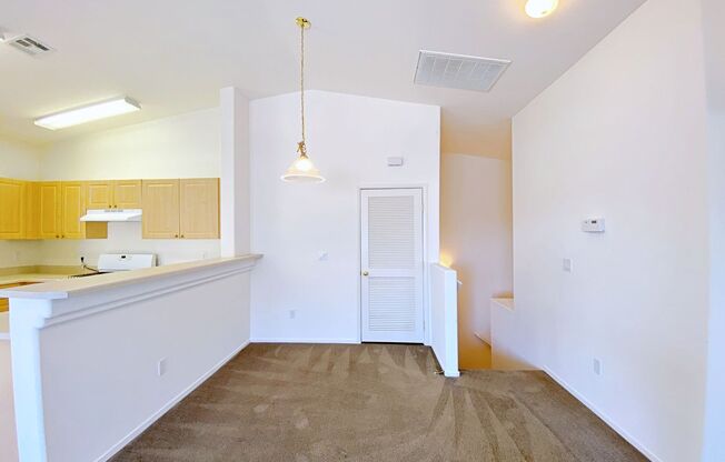 1 WEEK FREE RENT!!!  2 BEDROOM 2 BATH TOWNHOME IN GATED COMMUNITY