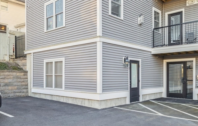 27 MIDDLE ST